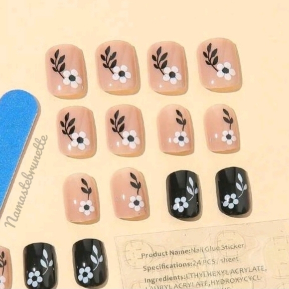 2/$16 Floral Short Press On Nails - Picture 13 of 17